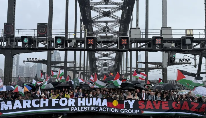 epa12280749 Thousands of protesters walk across the Sydney Harbour Bridge during the Palestine Action Group's March for Humanity in Sydney, Australia, 03 August 2025. EPA/DEAN LEWINS AUSTRALIA AND NEW ZEALAND OUT