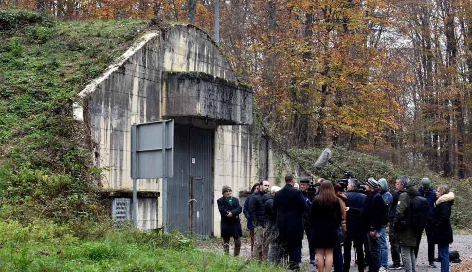 Dvor, 13.11.2024 (novosti) - obilazak bivse vojarne Cerkezovac gdje se u buducnosti planira graditi Centar za zbrinjavanje nuklearnog otpada, tekst V.Vesic.foto Davor Kovacevicnovosti