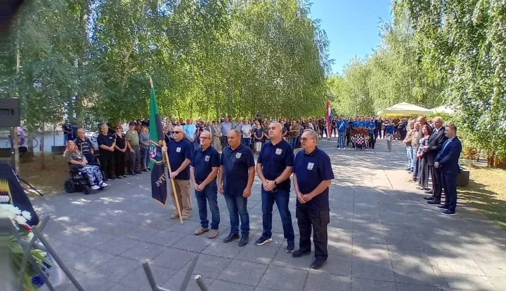 Vijenci u sjećanje na poginule branitelje