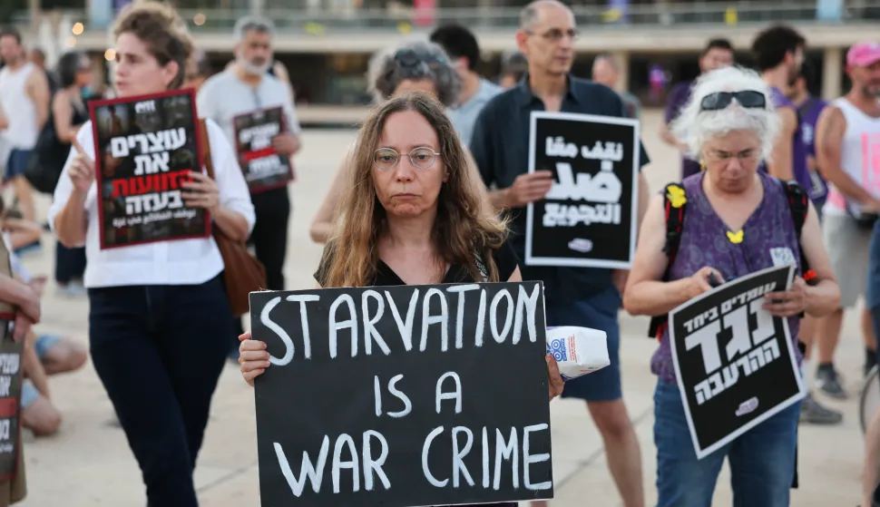 epa12253841 Israeli and Arab activists take part in a rally calling for an end to the war on Gaza and the famine stemming from it, in Tel Aviv, Israel, 22 July 2025. At least 100 Palestinians, including 80 children, have died of malnutrition in the Gaza Strip, the Palestinian Ministry of Health said on 22 July. EPA/ABIR SULTAN