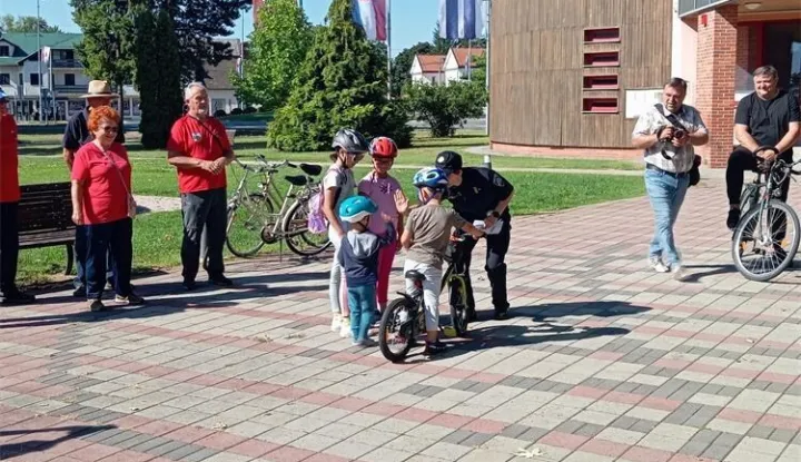 Znanje glavu čuva, baš kao i kaciga!