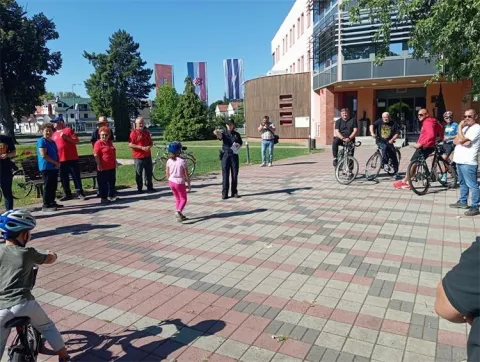 Znanje glavu čuva, baš kao i kaciga!