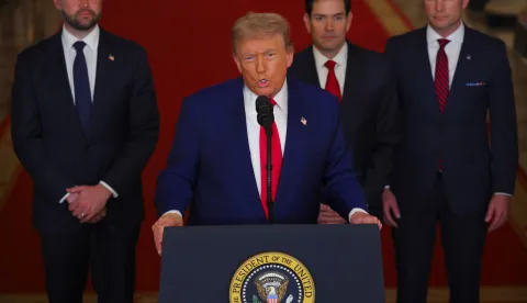 epa12190318 US President Donald Trump with US Secretary of Defense Pete Hegseth (R), US Vice President JD Vance (L) and US Secretary of State Marco Rubio (2-R) delivers an address to the nation at the White House in Washington, DC, USA, 21 June 2025, following US strikes on Iran's nuclear facilities. EPA/Carlos Barria/POOL