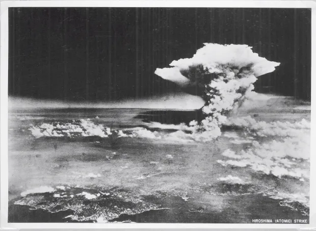 epa01162710 (FILES) A handout photograph of the Hiroshima A-bomb blast photographed by the U.S. military on 06 August 1945. The commander of the B-29 plane that dropped the first atomic bomb, on Hiroshima in Japan, Paul Warfield Tibbets Jr died at his home in Columbus, Ohio, aged 92, 01 November 2007 according to a family spokesman. Tibbets requested that there be no funeral and no headstone so detractors would have no place to protest. EPA/HIROSHIMA PEACE MEMORIAL MUSEUM HANDOUT EDITORIAL USE ONLY