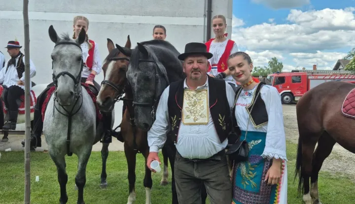 Svatovske zaprege i jahači kod ČarugeErnestinovo, kolovoz 2025.Darko Pejić