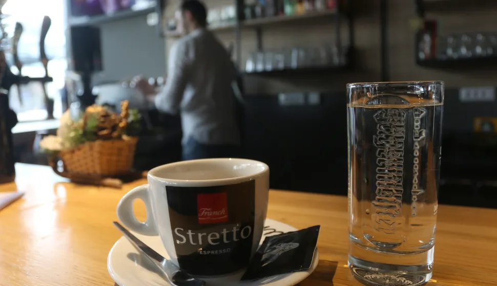 OSIJEK, 03. 01. 2017, KAFIĆI. UGOSTITELJI POVISILI CIJENE ZBOG POVEČANJA PDV-a. TRG SLOBODE, SUPER KAFIĆ SM.snimio GOJKO MITIĆ