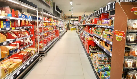 Karlovac, 24.01.2025. - Obilaskom nekoliko trgovačkih centara u Karlovcu, u kojima je svakodnevno zamjetan protok kupaca, slika današnjeg organiziranog bojkota, po uzoru na u svijetu već poznatu akciju "Buy Nothing Day", kupaca je bilo da ih je bilo lako izbrojiti, a svugdje je, od niza blagajni radila tek po jedna blagajna. foto HINA/ Mladen VOLARIĆ/ mv