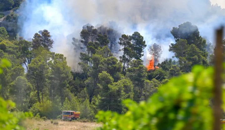 epa12288141 A fire engine operates as a forest fire continues to spread in Saint-Laurent-de-la-Cabrerisse, Aude department, southern France, 07 August 2025. Some 16,000 hectares have been burned so far and at least one person died in one of the biggest wildfires in France since 1949. EPA/PHILIPPE MAGONI