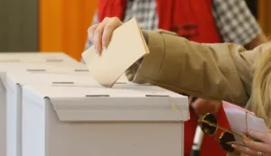 Osijek, 18. 05. 2025, Izbori, glasanje.Različita izborna mjesta, ilustracije.snimio GOJKO MITIĆ