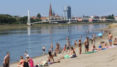 Osijek, 15. 06. 2025, Drava, Copacabana, dravska plaža, kupači, Beach barovi uz Dravu.snimio GOJKO MITIĆ