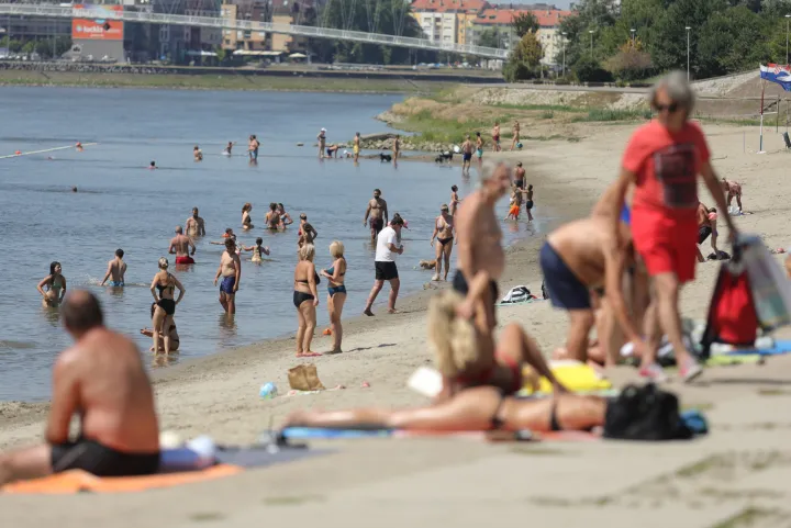 09.08.2025., Kopika, Osijek - Rashladivanje osjecana na Kopiki. Photo: David Jerkovic/PIXSELL Photo: David Jerkovic/PIXSELL