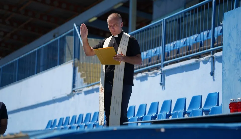CIBALIA PATER HORVATMISA MOLITVA NA STADIONUFOTO: HNK CIBALIA