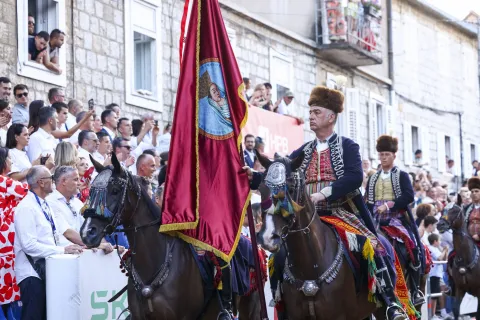 Sinj, 04.08.2024. - Alkar Jure Domazet Lo&scaron;o slavodobitnik je 309. Sinjske alke.foto HINA/ Miroslav LELAS/ lm