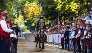 10.08.2025., Sinj - 310. Sinjska alka koja je odgodjena zbog jakog pljuska i to tek cetvrti put u povjesti dugoj 310. godina odrzanaje tjedan dana kasnije. Sinjska alka je hrvatska viteska igra. Odrzava se svake godine u nedjelju u prvoj trecini mjeseca kolovoza u Sinju, na godisnjicu pobjede nad turskim osvajacima 14. kolovoza 1715. Na taj dan je 700 hrvatskih vojnika iz Sinja uspjelo odbiti navalu vojske turskog seraskera Mehmed-pase Celica koja je brojala 60.000 vojnika. Frano Talaja Photo: Ivana Ivanovic/PIXSELL