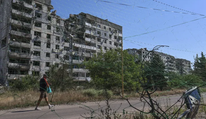 epa12239951 A handout photo made available by the press service of the 65th Separate Mechanised Brigade of Ukrainian Armed Forces shows a local man walking on a street protected by the anti-drone nets of various types amid the ongoing Russian invasion in the city of Orikhiv, Zaporizhzhia region, Ukraine, 15 July 2025. Russian troops entered Ukrainian territory on 24 February 2022, starting a conflict that has provoked destruction and a humanitarian crisis. EPA/Press service of the 65th Mechanized Brigade/HANDOUT HANDOUT EDITORIAL USE ONLY/NO SALES