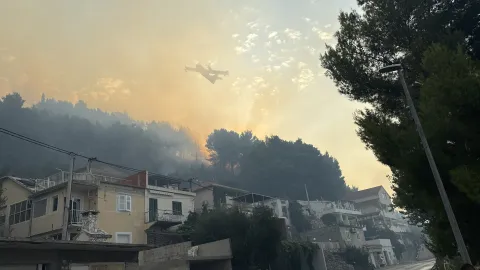 11.08.225., Krilo Jesenice - Veliki požar iznad Krila Jesenice gasi više od 100 vatrogasaca Photo: Ivo Cagalj/PIXSELL