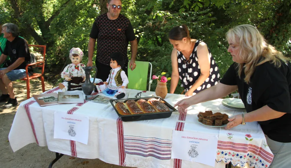 CRKVARI - KOLOVOZ 2025. - Uz stara jela i stolovi su imali posebne ukraseSNIMIO: VLADIMIR GRGURIĆ