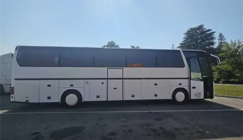 Zatečeni autobus sa 14 kvarova