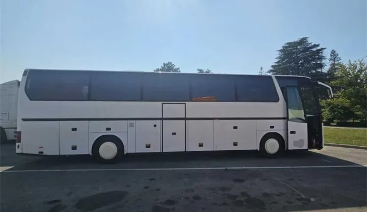 Zatečeni autobus sa 14 kvarova
