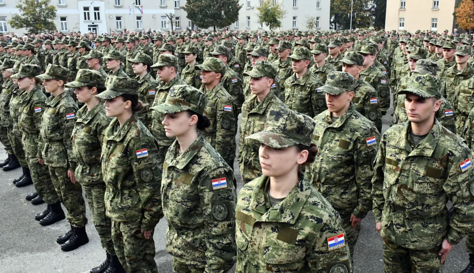 25.10.2024., Pozega - Potpredsjednik Vlade Republike Hrvatske i ministar obrane Ivan Anusic sudjelovao na svecanoj prisezi 44. narastaja rocnika na dragovoljnom vojnom osposobljavanju u vojarni 123 brigade HV Pozega. Photo: Ivica Galovic/PIXSELL