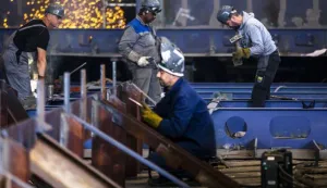 Split, 01.06.2020. - Na navozu br. 3 u brodogradilištu "Brodosplit" upriličeno je polaganje kobilice za novogradnju 485, novog putničkog broda za krstarenja polarnim područjima, koji će nositi ime "Janssonius". Naručitelj je tvrtka Oceanwide Expeditions. Na fotografiji radovi na dijelovima za novogradnju 485. foto HINA/ Miroslav LELAS/ lm