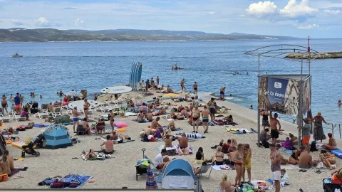 Slobodnjak, ilustracija, jadransko more, jadran, godisnji odmor, turizam, turisti, plaža, baška voda, okolica makarska, ljeto 2025.Mario Mihaljević