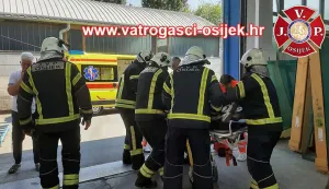 Izvlačenja radnika na kojeg je pala staklena stijena