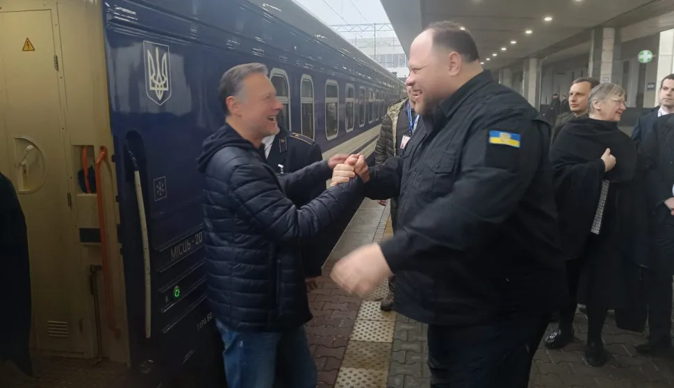 Zagreb, 31.03.2025 - Predsjednik Hrvatskoga sabora Gordan Jandrokovi? doputovao je u ponedjeljak ujutro u Ukrajinu kako bi sudjelovao na parlamentarnom samitu koji Vrhovna Rada organizira u povodu obilje?avanja tre?e godi?njice oslobo?enja grada Bu?e, koja je postala simbol ruskih zlo?ina, priop?eno je iz Ured predsjednika Sabora.Doma?in parlamentarnog sastanka na vrhu je predsjednik ukrajinskog parlamenta - Vrhovne Rade - Ruslan Stefan?uk. foto HINA/ Hrvatski sabor/ ik