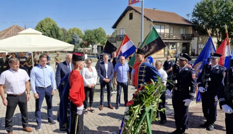 Obilježavanje 34. obljetnice stvaranja hrvatske policije i pogibije prvih policajaca u Baranji - vijence su položili i baranjski načelnici 