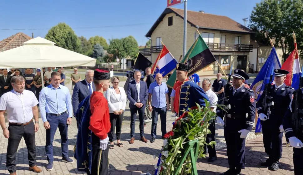 Obilježavanje 34. obljetnice stvaranja hrvatske policije i pogibije prvih policajaca u Baranji - vijence su položili i baranjski načelnici 