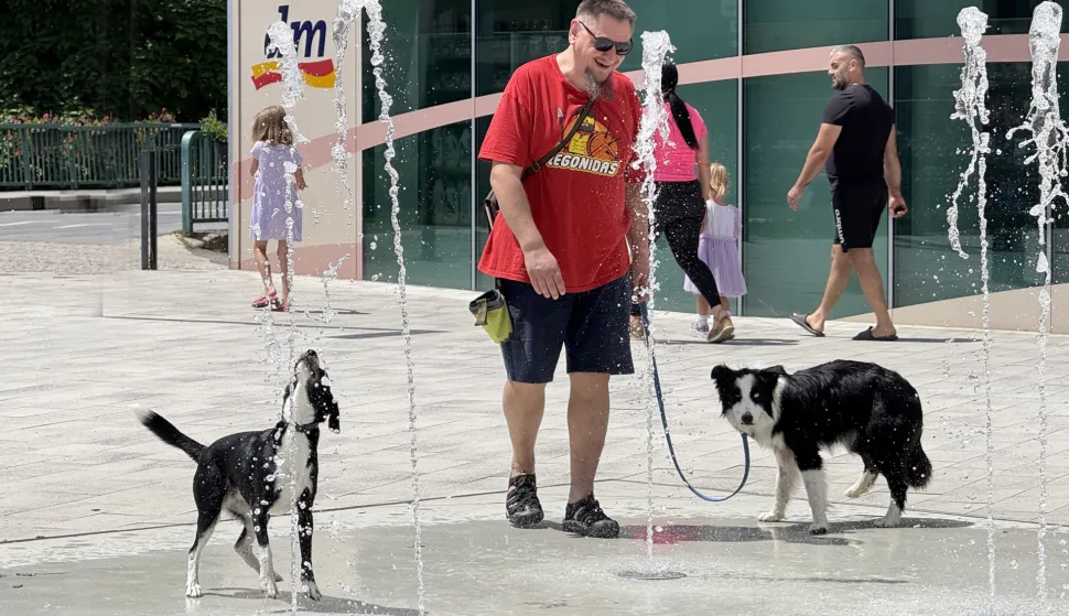 Valpovo, 12. 07. 2025., slobodnjak, slobodnjaci, vrućina, ljeto, osvježenje, fontana, visoke temperature, sunčano vrijeme, pasja vrućina; ilustracijaSNIMIO BRUNO JOBST