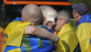 epa12168287 Ukrainian prisoners of war (POWs) react following a prisoner swap at an undisclosed location, Ukraine, 10 June 2025, amid the Russian invasion.This is the first stage of the return of seriously wounded and injured soldiers from Russian captivity, Ukrainian President Volodymyr Zelensky wrote in his official Telegram channel. The agreement on a POW exchange was reached after recent Russia-Ukraine talks held in Turkey. EPA/STRINGER