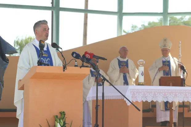 Aljmaš, 15. 08. 2025, Aljmaš, svetište, Blagdan Velike Gopse, vjernici, svečenici. Tomislav Ćurić.snimio GOJKO MITIĆ