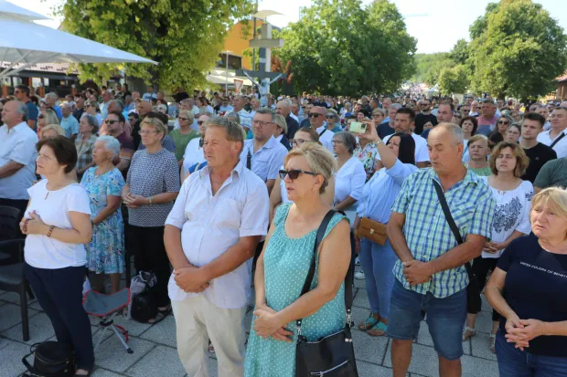 Aljmaš, 15. 08. 2025, Aljmaš, svetište, Blagdan Velike Gopse, vjernici, svečenici.snimio GOJKO MITIĆ