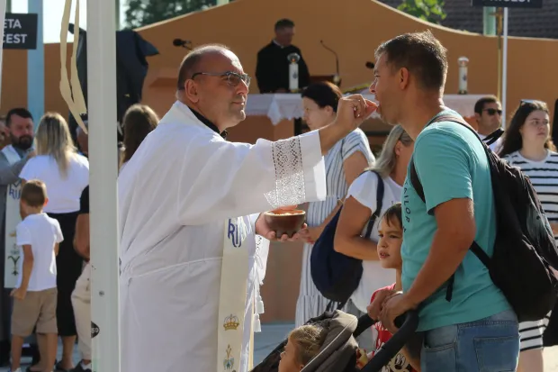 Aljmaš, 15. 08. 2025, Aljmaš, svetište, Blagdan Velike Gopse, vjernici, svečenici.snimio GOJKO MITIĆ