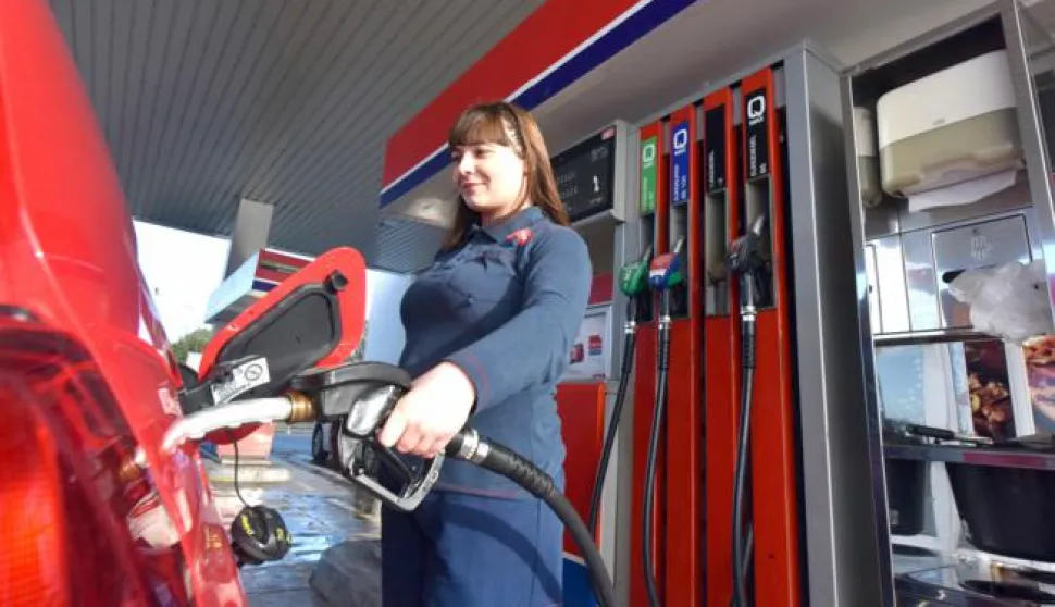 08.03.2016., Sibenik - Treci tjedan za redom na benzinskim postajama u Hrvatskoj vece cijene naftnih derivata. Photo: Hrvoje Jelavic/PIXSELL------4 stupcanovosti