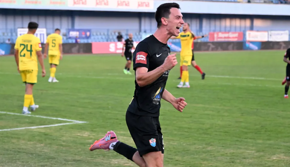 Vinkovci, 15.08.2025. - SuperSport HNL 3. kolo Vukovar 1991 - Istra 1961. Na fotografiji 28 Lovro Banovec slavi postignut pogodak za izjednačenje 1:1.foto HINA/Gordan PANIĆ/ gp