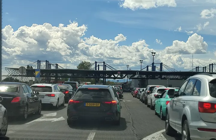 Gužve na prijelazu Orašje, kolovoz 2025.snimila Marija Lešić Omerović