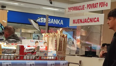 Šoping u Orašju, pult za povrat PDV-asnimila Marija Lešić Omerović