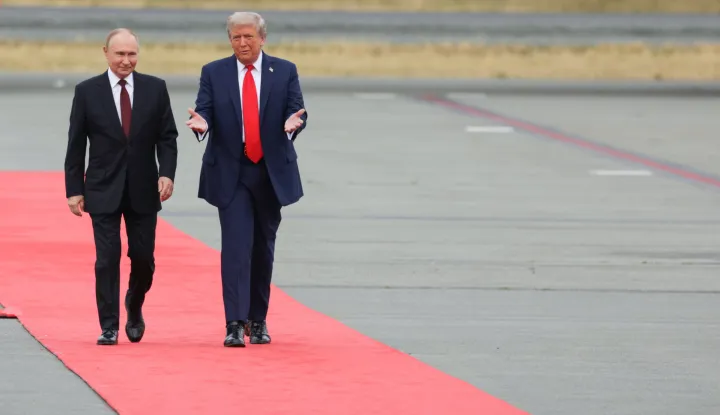epa12303626 US President Donald Trump (R) welcomes Russian President Vladimir Putin during their meet to negotiate at Joint Base Elmendorf-Richardson in Anchorage, Alaska, USA, 15 August 2025. EPA/GAVRIIL GRIGOROV/SPUTNIK/KREMLIN POOL/POOL MANDATORY CREDIT