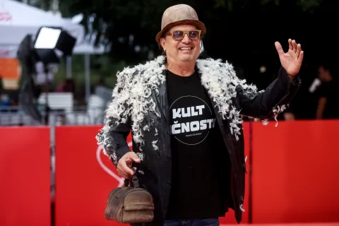 Film “Vidra” otvorio je natjecateljski dio programa, a došle su i zvijezde