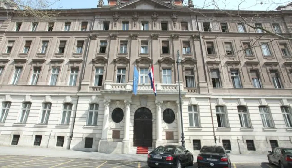 04.04.2011., Zagreb - Ostecenja na novouredjenoj zgradi Ministarstva vanjskih poslova i europskih integracija.Photo: Patrik Macek/PIXSELL------3 stupca colornovosit