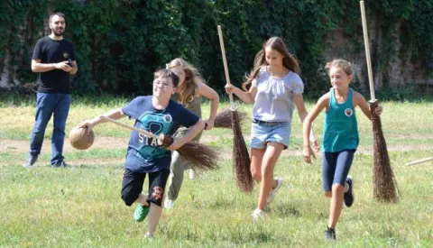 osijek, 1 rujan 2017, 11.00 sati - GISKO, Improvizirani metloboj - Tjedan Harryja Pottera, Novinar: Adrian ANDREJEKsnimio zdenko puić------Osijek 2 stupca color