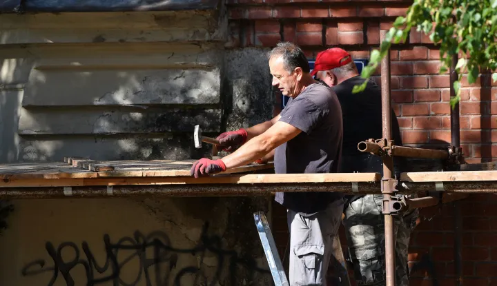 18.08.2025., Varazdin- Pocelo rusenje dijela bivse tvornice Varteks. Photo: Vjeran Zganec Rogulja/PIXSELL
