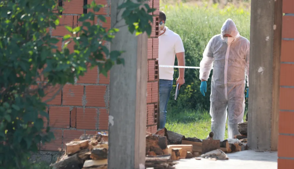 18.08.2025., Nijemci - Policijski sluzbenici su u obiteljskoj kuci u Nijemcima pronasli dva mrtva tijela. Ocevid u tijeku Photo: Davor Javorovic/PIXSELL