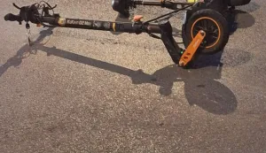 Električni romobil, nesreća, ilustracija, policija, očevid