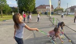 Antunovčani spremni za povratak u školu: Općina daruje bilježnice, mape...