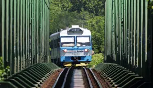 Osijek, 31. 07. 2025., slobodnjak; slobodnjaci; Dravski most; stanica, slobodnjak; slobodnjaci; HŽ; vlak; putnički promet; vlak promet; prijevoz ljudiSNIMIO BRUNO JOBST