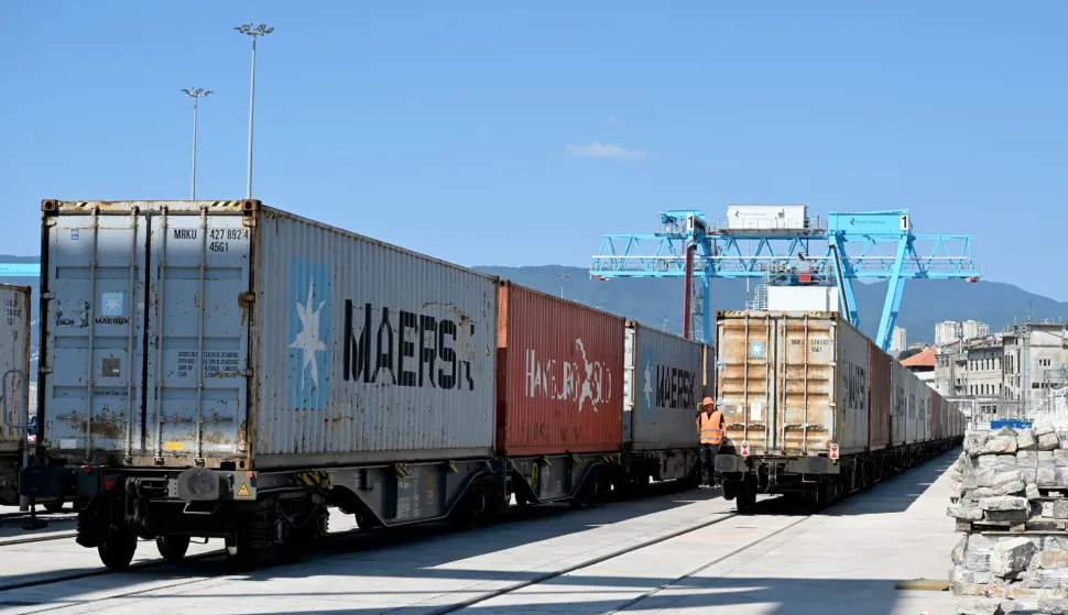 Na novi riječki terminal stigao vlak s kontejnerima, brodom će u Kinu