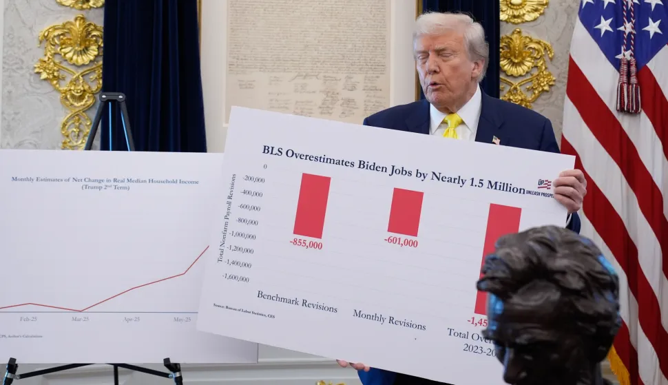 epa12288969 US President Donald Trump delivers a major announcement on economy in the East Room at the White House in Washington, DC, USA, 07 August 2025. EPA/YURI GRIPAS/POOL